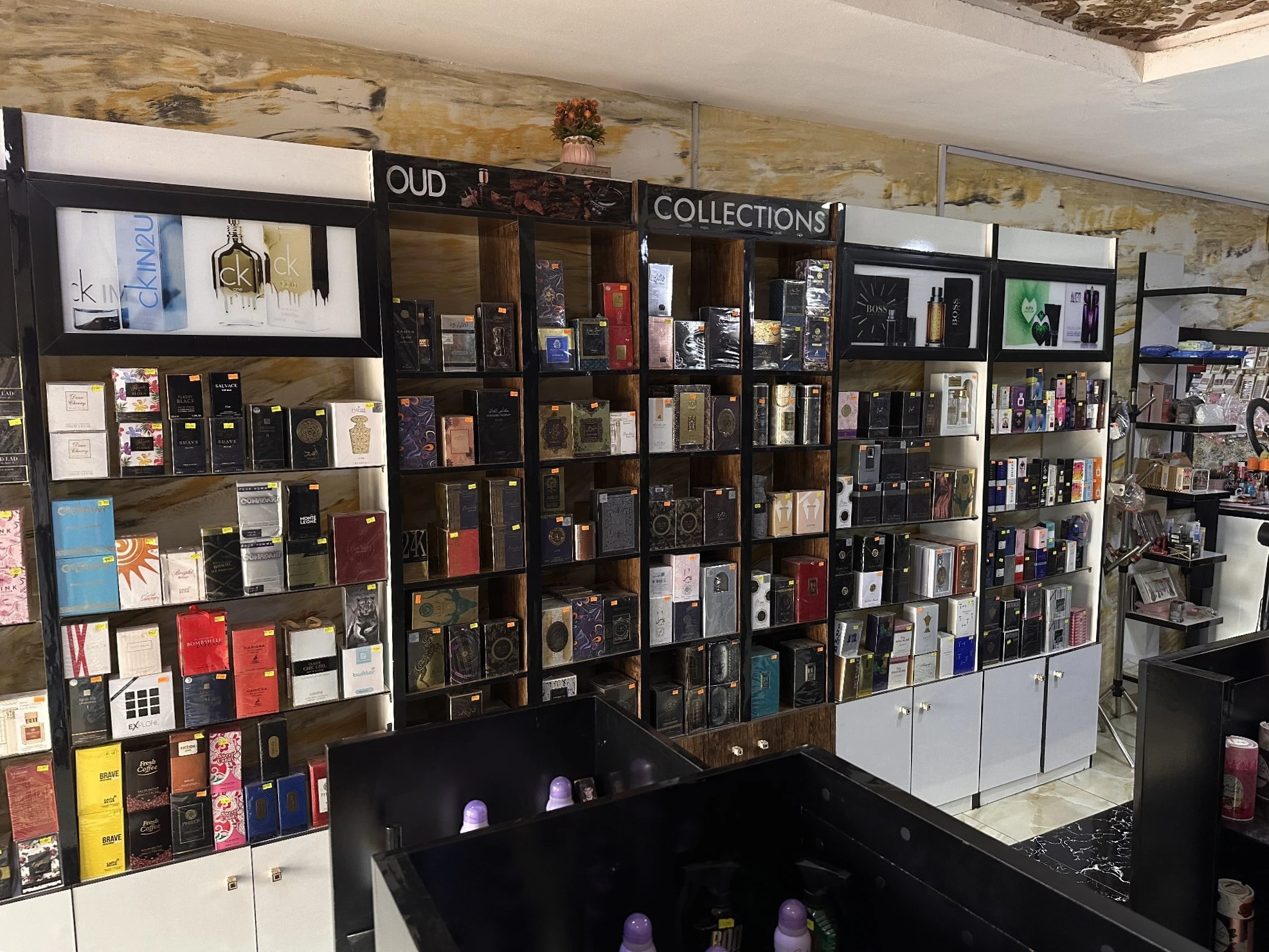 'Perfume Klub' Perfume and cologne store at Zee & Dee Corner